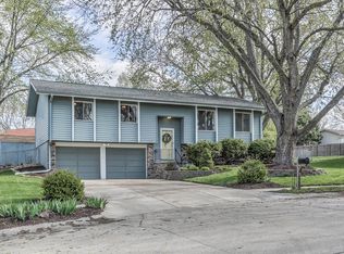 13810 Drexel Cir, Omaha, NE 68137
