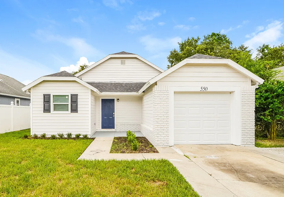 550 Conure St