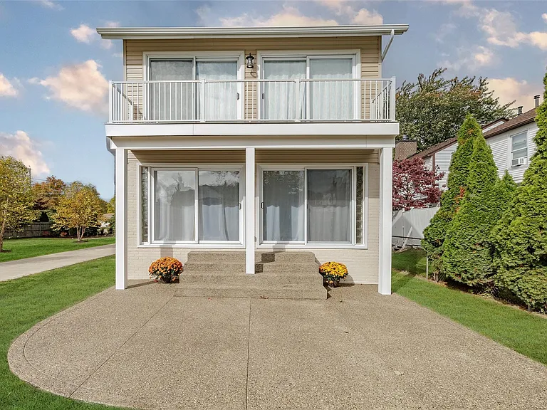 33316 Jefferson Ave — Photo 5