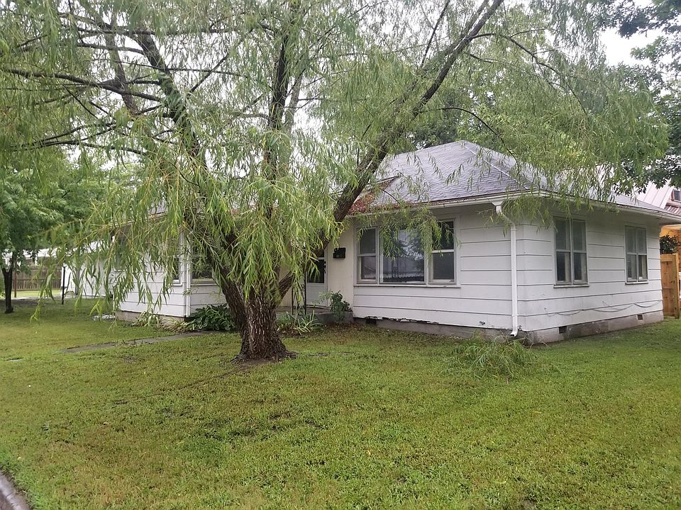 2nd image of 301 N River St