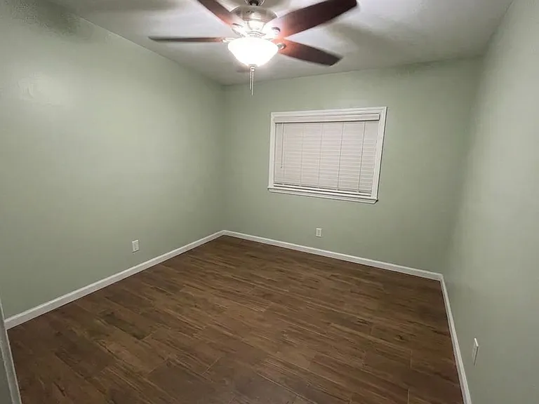 2020 Hallmark Ct — Photo 6