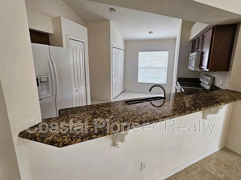 3220 Clover Blossom Cir — Photo 10