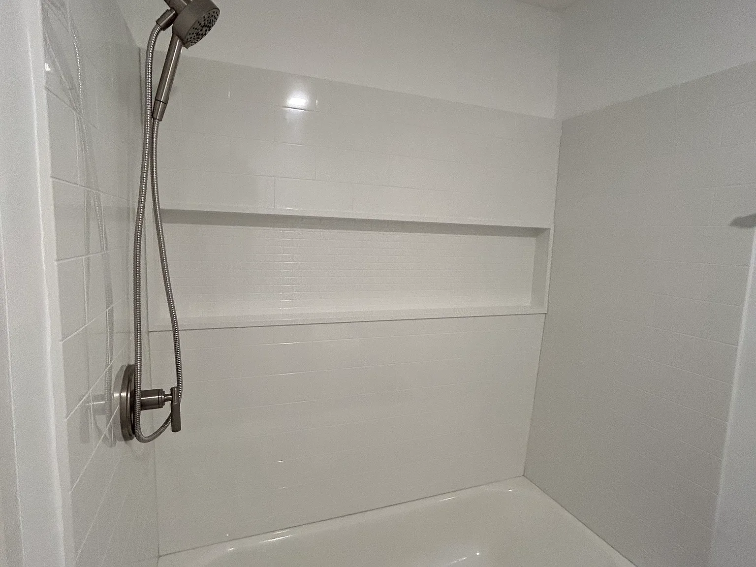 3 bed, 1.5 bath, 950 sqft, $2,300 — Photo 2