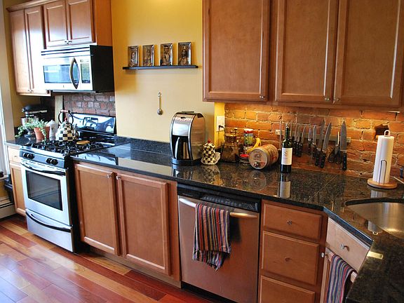 Kitchen (new color paint going on)