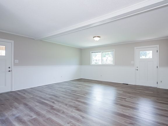 4th image of 601 E Iowa Ave