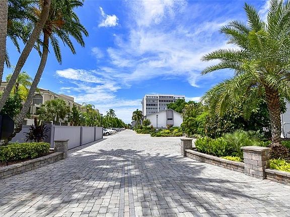 2nd image of 1153 W Peppertree Dr #115