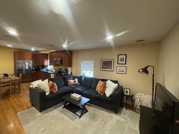 4th image of 62 William St #2A