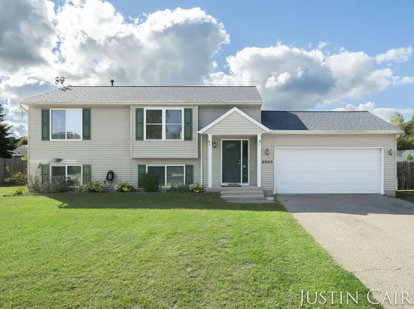 8969 N Division Ave, Sparta, MI 49345