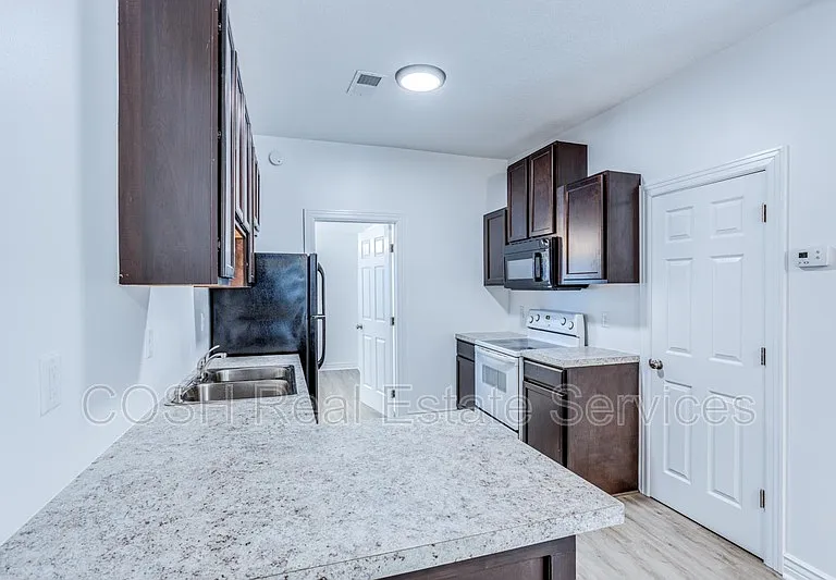 1537 S Water St #4 — Photo 8