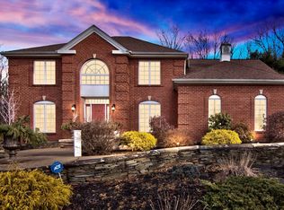 114 Emerson Close, Moosic, PA 18507