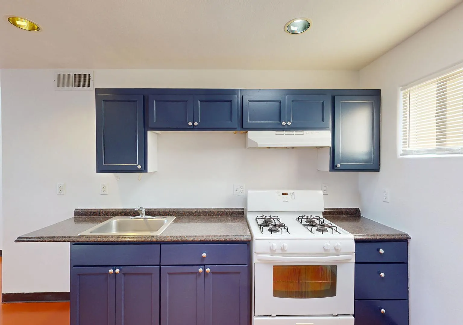 -Best Natural Light in ABQ - Updated & Loaded 2 Bed Apts in Ridgecrest — Photo 3