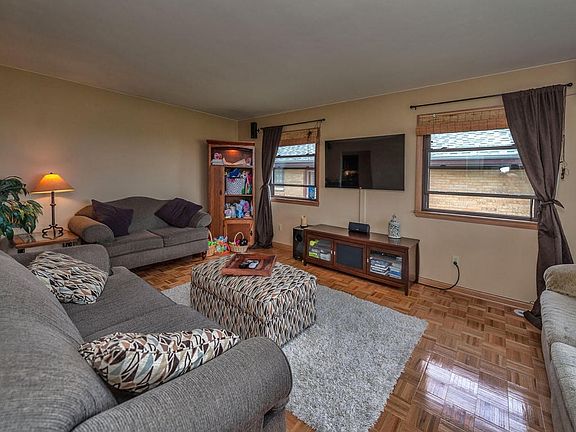 2nd image of 4023 S Lake Dr