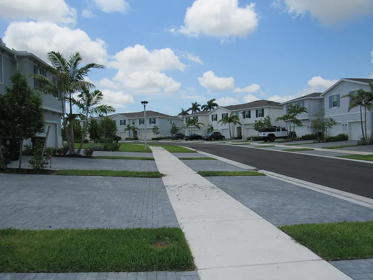 4332 Pond Lily Ln — Photo 34