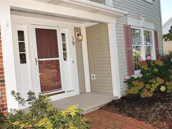 3rd image of 19 Fox Hill Dr