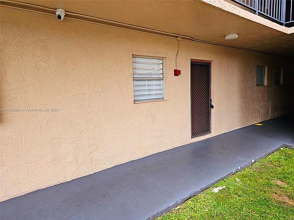 2nd image of 13715 Kendale Lakes Cir APT A-109