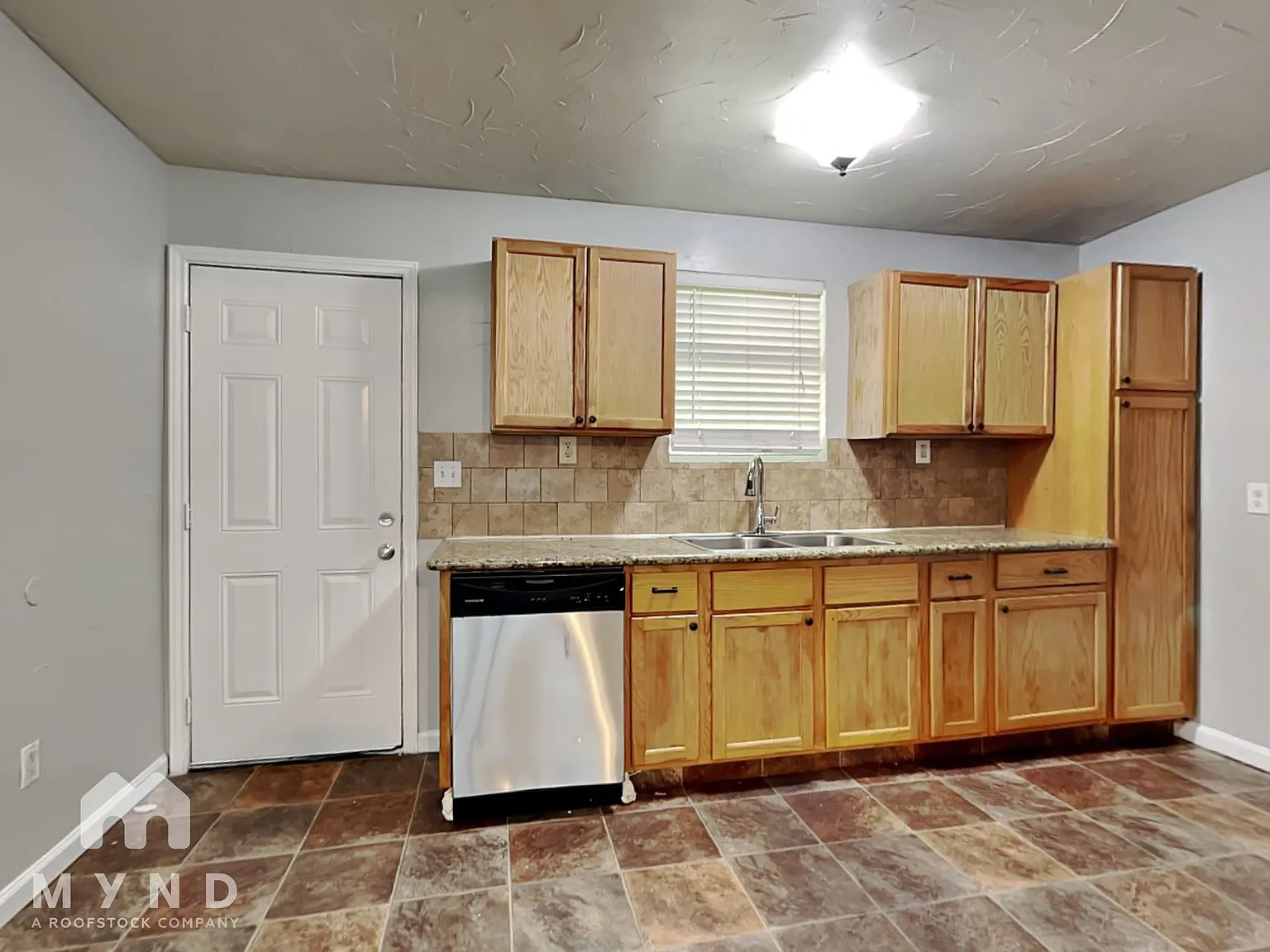 5 bed, 1.0 bath, 1443 sqft, $1,625 — Photo 2