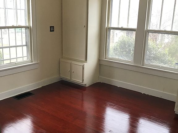 3rd image of 105 Alice St