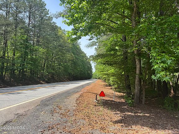 4th image of 1079 S Highway 87