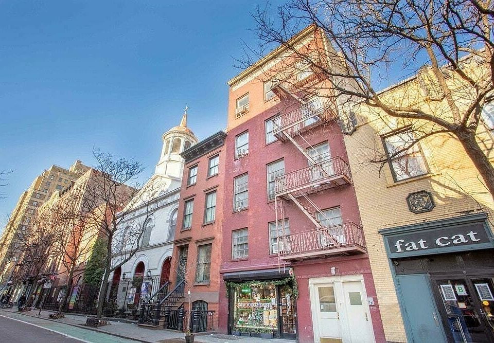 2nd image of 77 Christopher St #4R