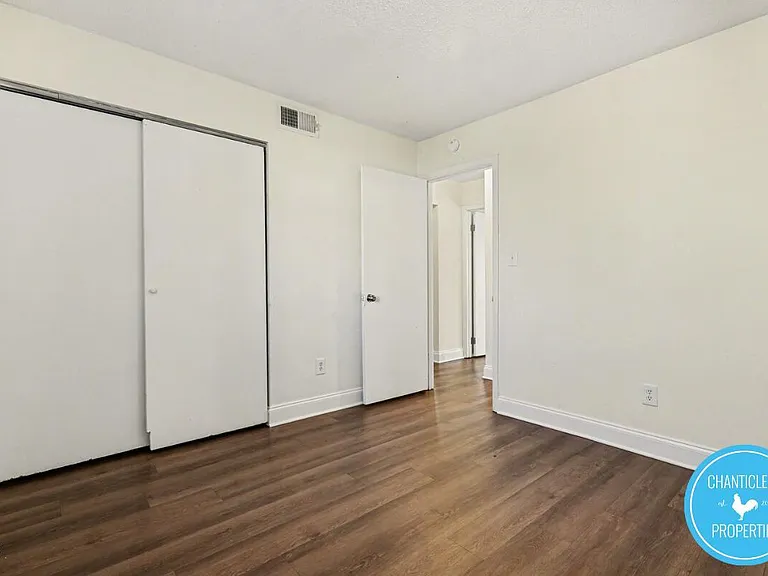 113 Florence St #7 — Photo 10