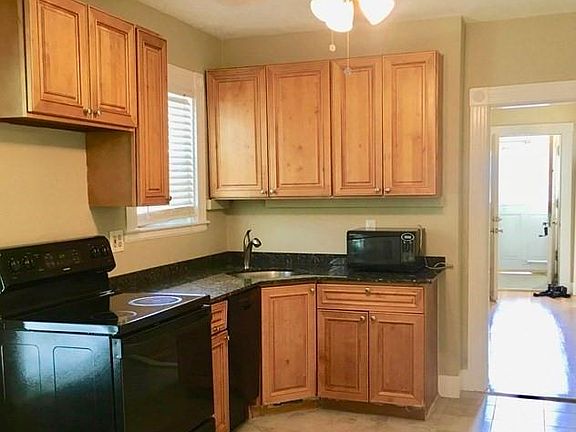5th image of 122 Thacher St #1