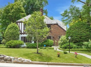 76 Rolling Hill Rd, Manhasset, NY 11030