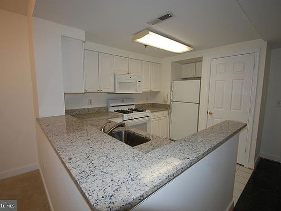 5th image of 1045 N Utah St #2606