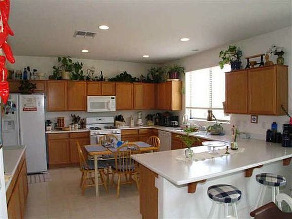 4th image of 2933 E Palm Beach Dr