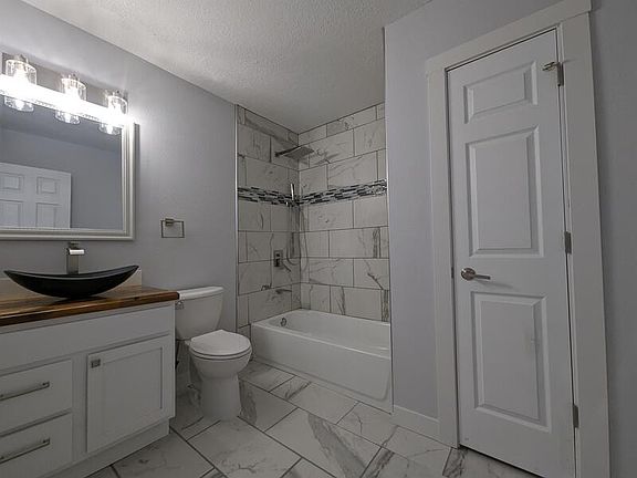 4th image of 413 Jefferson St #14
