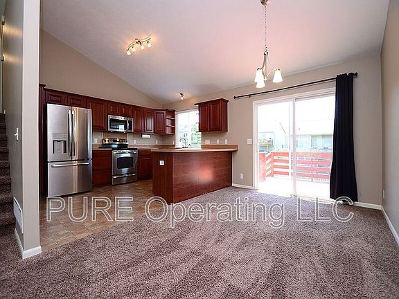 5th image of 16425 Fowler Ave