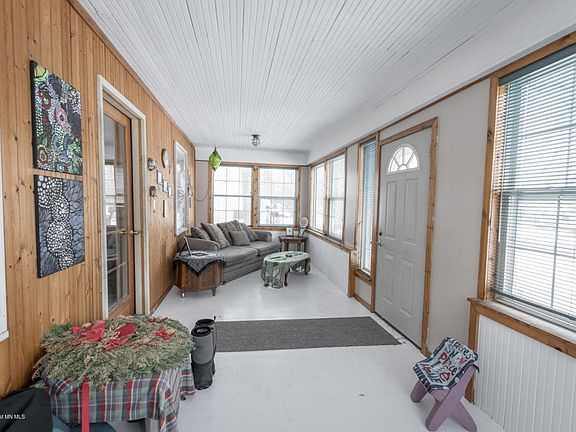 4th image of 1226 Lake Ave