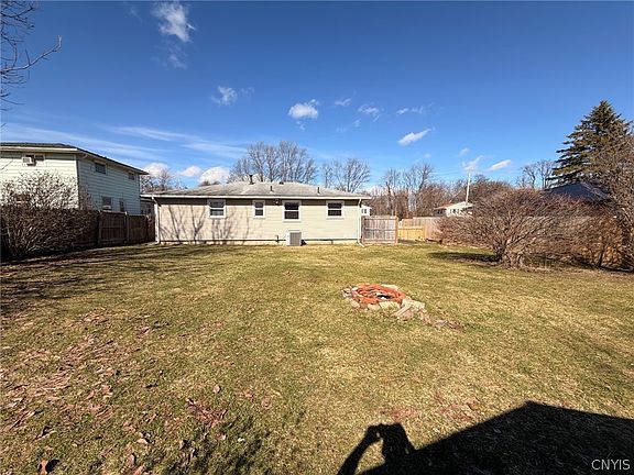 4th image of 301 Downsview Dr