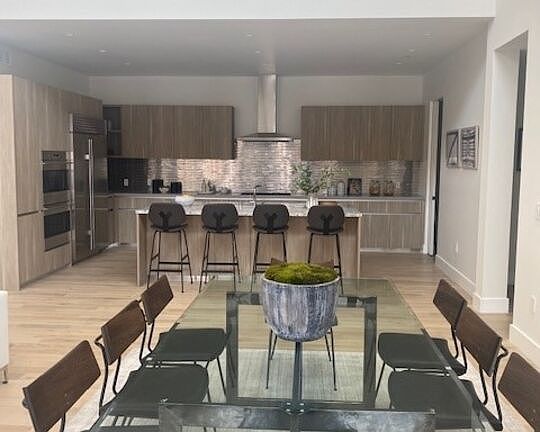 4th image of 330 W Green St Unit 406