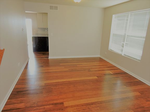 5th image of 16453 Kingsbrook Dr