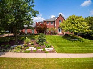 4880 Silver Spur Rd, Bettendorf, IA 52722