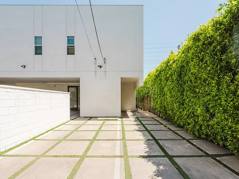 13551 Burbank Blvd #1 — Photo 33