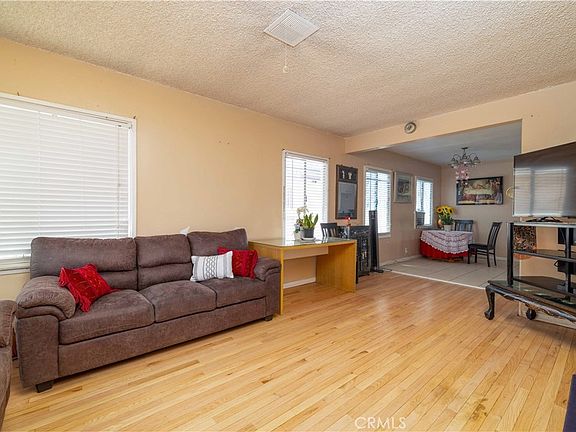 4th image of 2765 E Tyler St