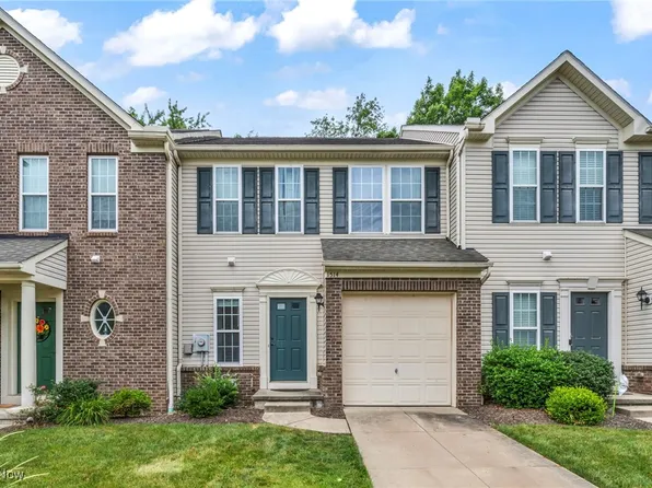 1514 Wellingshire Cir, Cuyahoga Falls, OH 44221