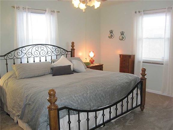 4th image of 235 E Venoy Dr