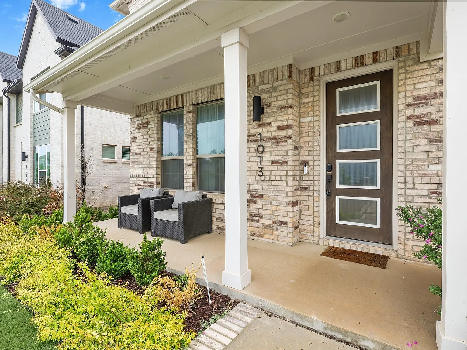 3 bed, 2.5 bath, 2104 sqft, $2,600 — Photo 2
