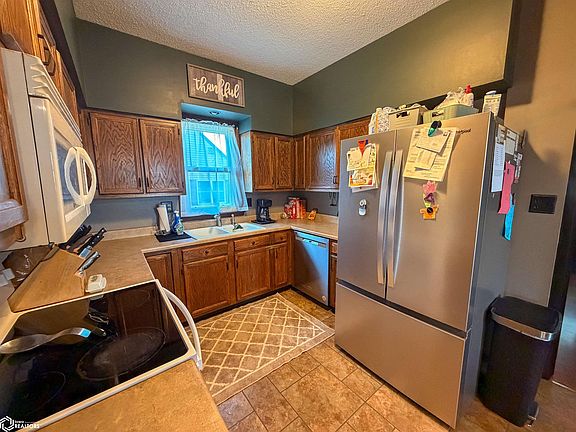 2nd image of 419 3rd St SE