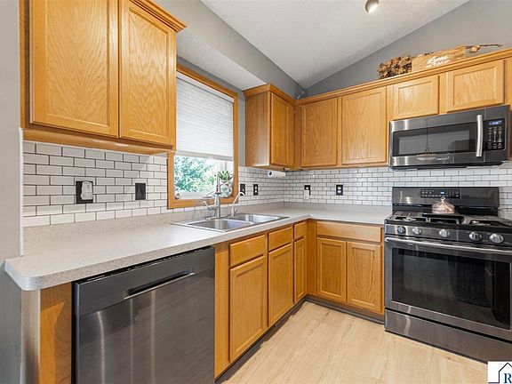 4th image of 144 Gambrelle Ct