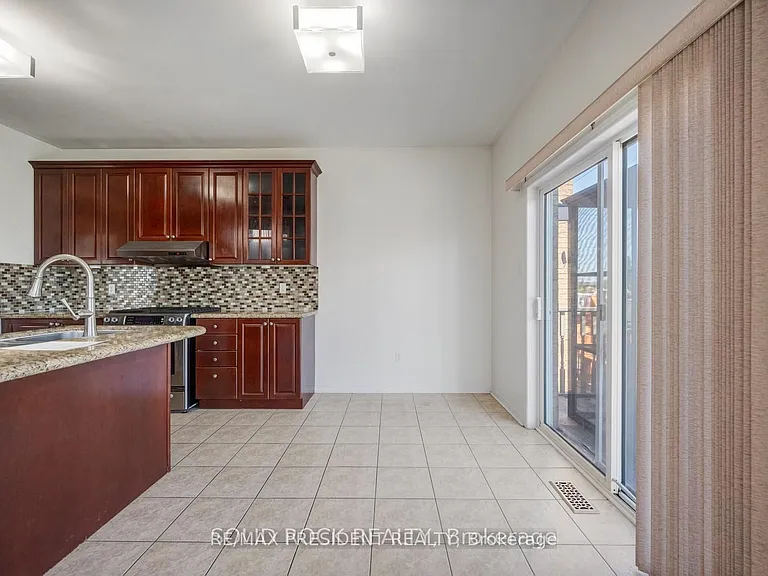 15 Roundstone Dr — Photo 12