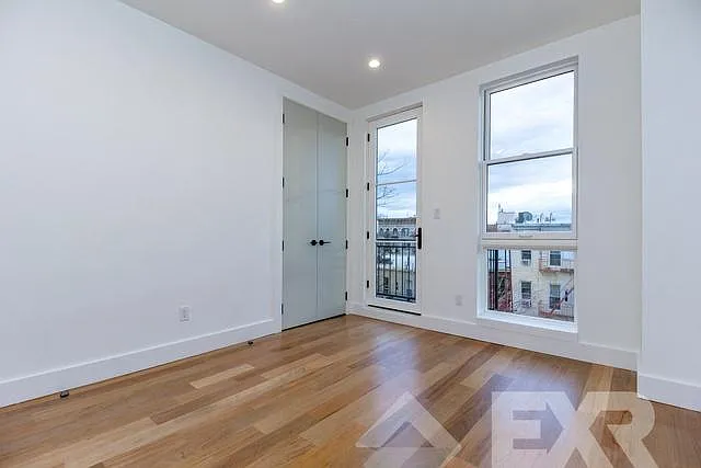 196 Freeman St — Photo 7