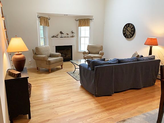 4th image of 33 Bentley Place #51