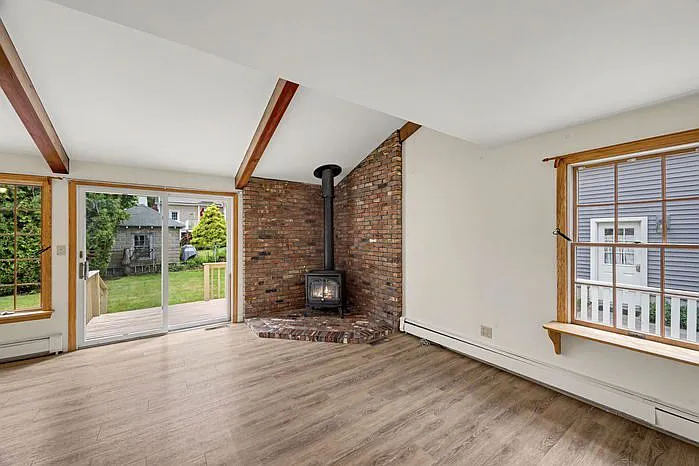 3 bed, 2.0 bath, $4,100 — Photo 4