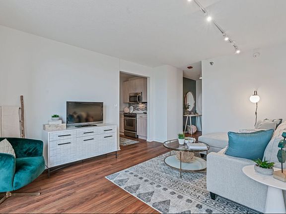 3rd image of 550 N Kingsbury St #2108
