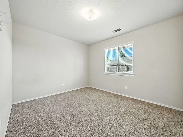 843 Montcrest Dr — Photo 7