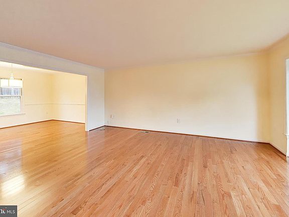 5th image of 1018 Salt Meadow Ln