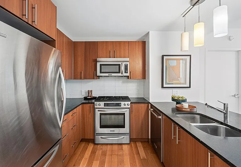 Elevate your culinary experience in Arbor's modern kitchen, featuring sleek stainless steel appliances, elegant cabinetry, and ample counter space. Perfect for any home chef. Schedule a tour today and see it for yourself!